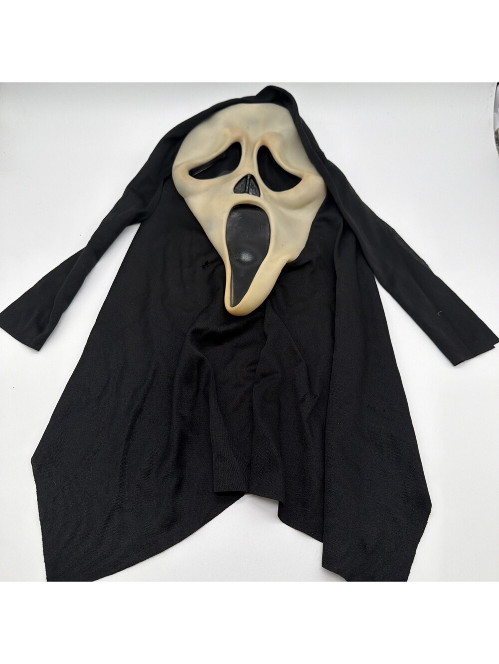 Vintage Scream Ghostface Mask Easter Unlimited EU Stamp Glow 9206WAL 8511 Read